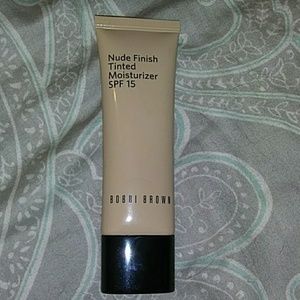 Bobbi Brown Nude Finish Tinted Moisturizer SPF 15